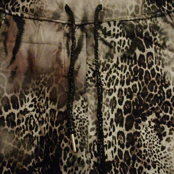 Tempo Paris Black, Grey and Brown Leopard Pattern Hogger Pockets. M - Picture 7 of 12